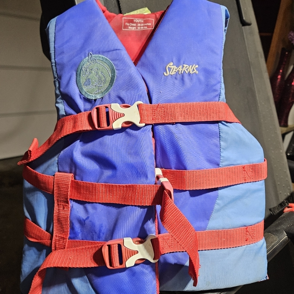Swimming vest for youth size. 50-90 pounds.